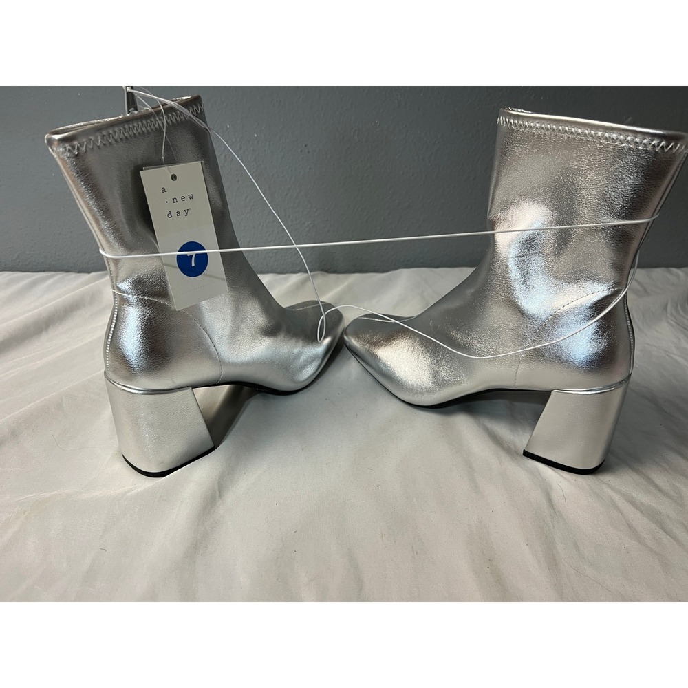 A New Day Silver Metallic Square Toe Block Heel Ankle Boots Size 7 H5D100 NIB